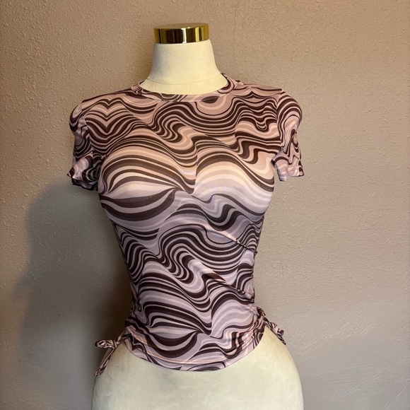 SHEIN Tops - SHEIN Brown and White Fitted Ruched Short Sleeve Tee